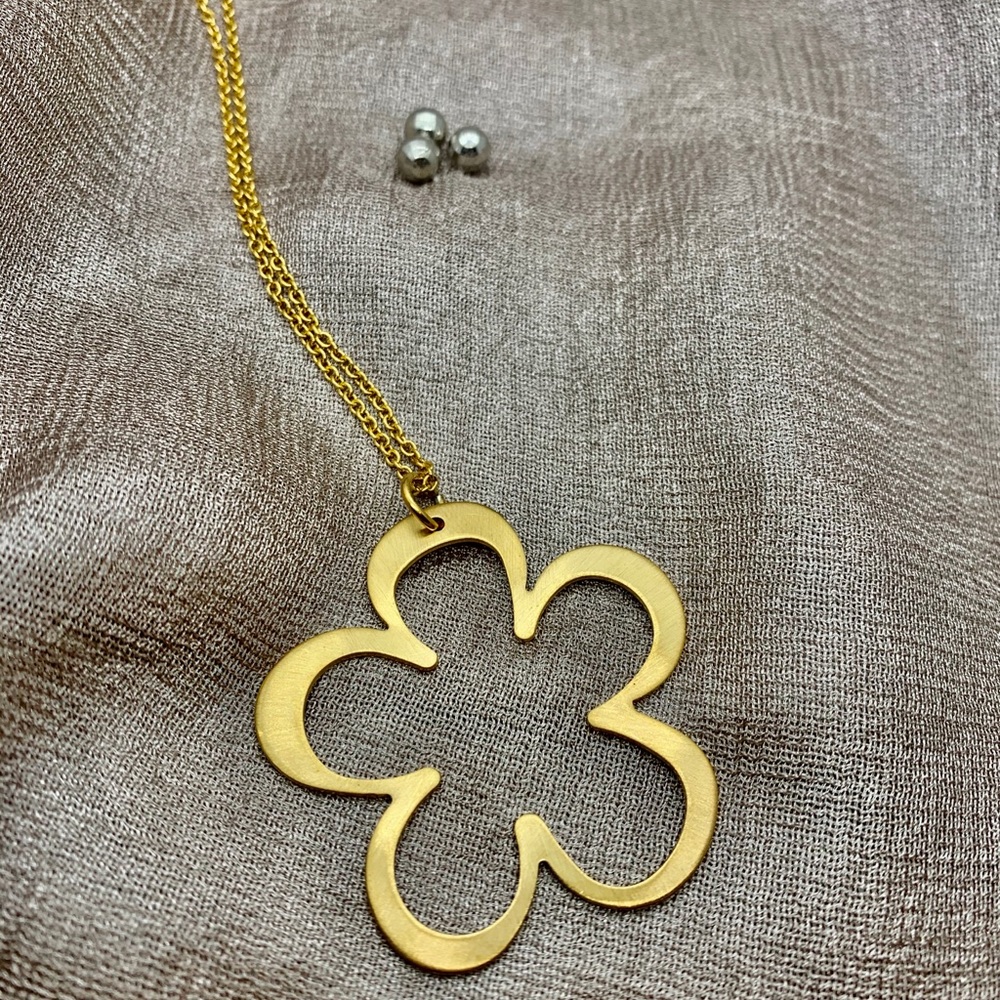 Stainless steel Flower Necklace 18”